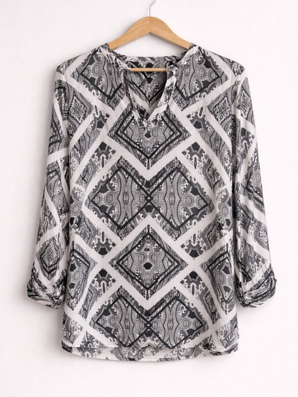 New York & Company  Womens Medium Black White Paisley Geometric 3/4 Sleeve Top